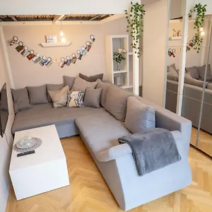 Apartament Cozy Modern Nest In The Heart Of With Netflix, Viena