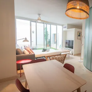 https://tentudia-charming-apartments-with-private-roof-top-or.es-andalucia.com
