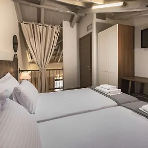 https://armonia-lux-studios.hotelschalkidiki.net