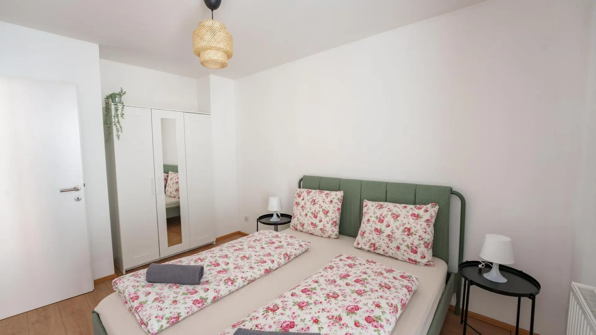 Vienna City Apartments 1100 Вена